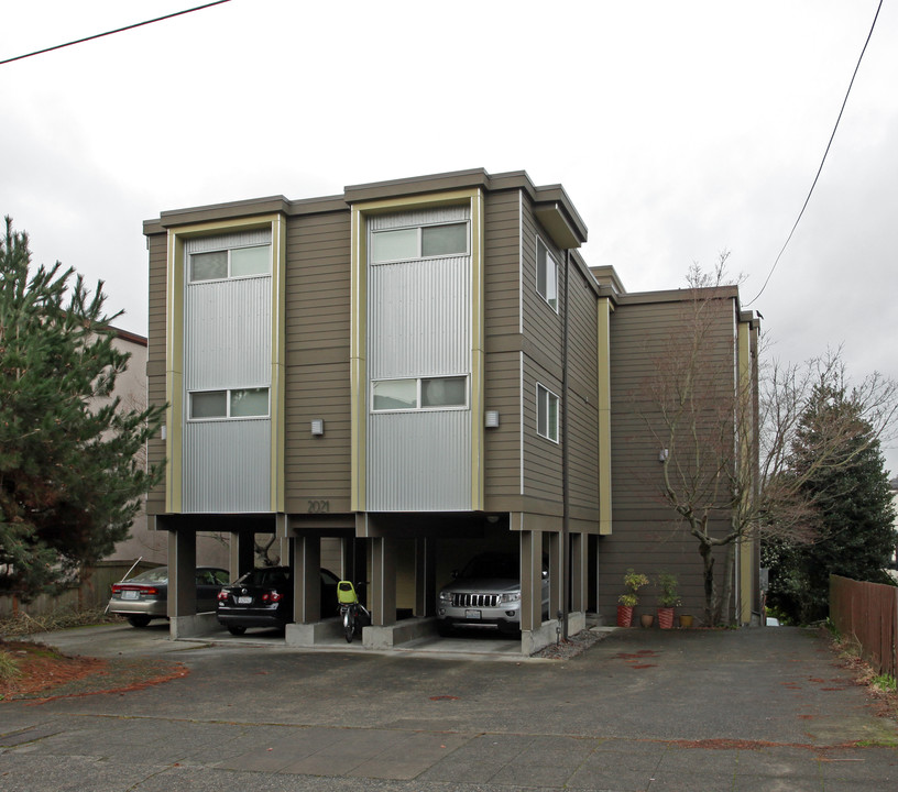 Sara Michelle in Seattle, WA - Foto de edificio