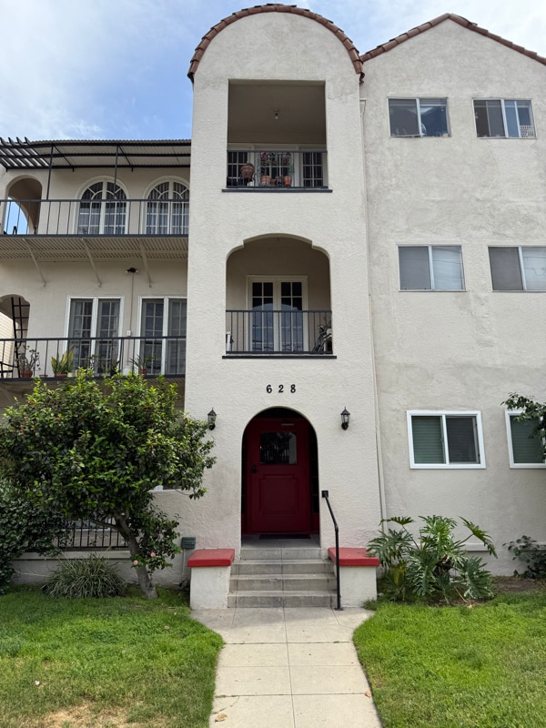property at 628 E Elk Ave