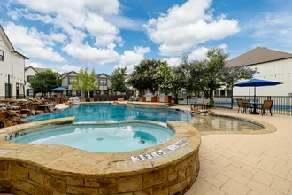 Heron on Hausman in San Antonio, TX - Building Photo - Building Photo