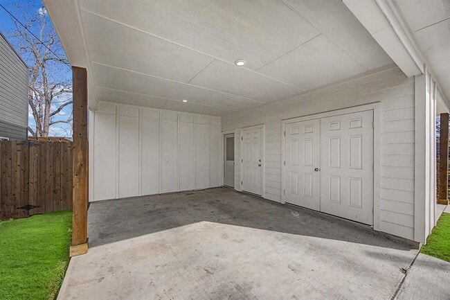 803 4th St in Lockhart, TX - Building Photo - Building Photo