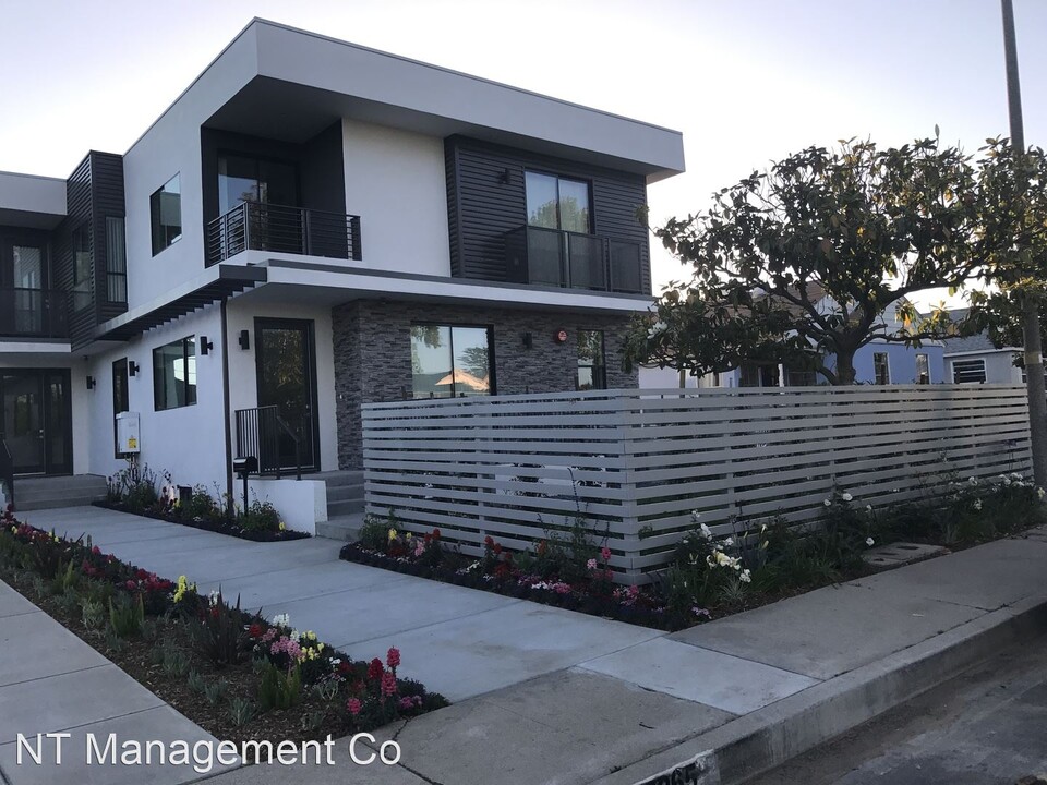 8365 Dunbarton Ave in Los Angeles, CA - Building Photo