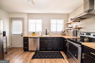907 White St SW in Atlanta, GA - Building Photo - Building Photo