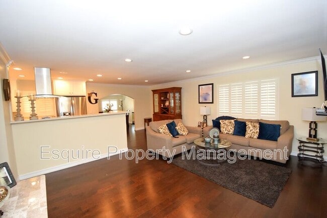 341 Julian St in Oxnard, CA - Building Photo - Building Photo