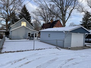 1107 S 6th St in Burlington, IA - Foto de edificio - Building Photo