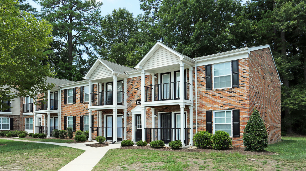 Sharps Landing in Newport News, VA - Foto de edificio