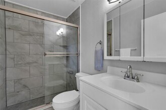 3847 35th Way S in St. Petersburg, FL - Building Photo - Building Photo