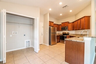 1339 Pasadena Bloom Ln in Ruskin, FL - Foto de edificio - Building Photo