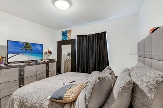 219 NW 7th Ct in Hallandale Beach, FL - Building Photo - Building Photo