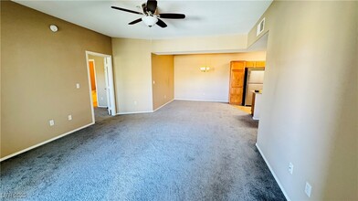 2291 W Horizon Ridge Pkwy in Henderson, NV - Building Photo - Building Photo