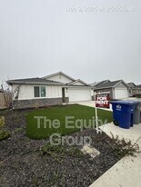 7040 Avenue 310 in Visalia, CA - Building Photo