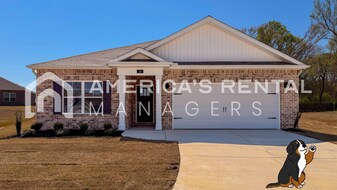 19 Moon Dr in Scottsboro, AL - Building Photo