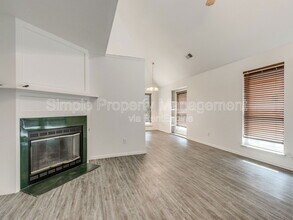 1603 SW 23rd St in Moore, OK - Foto de edificio - Building Photo