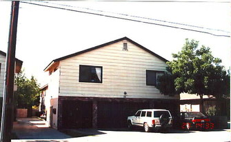 805 N Pasadena Ave in Azusa, CA - Building Photo