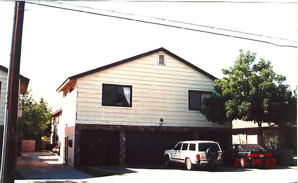 805 N Pasadena Ave in Azusa, CA - Foto de edificio