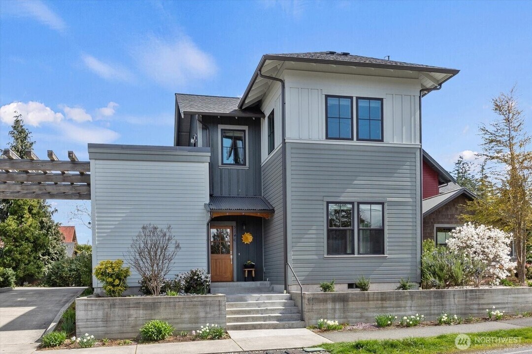 514 Cascade Ave in Langley, WA - Building Photo