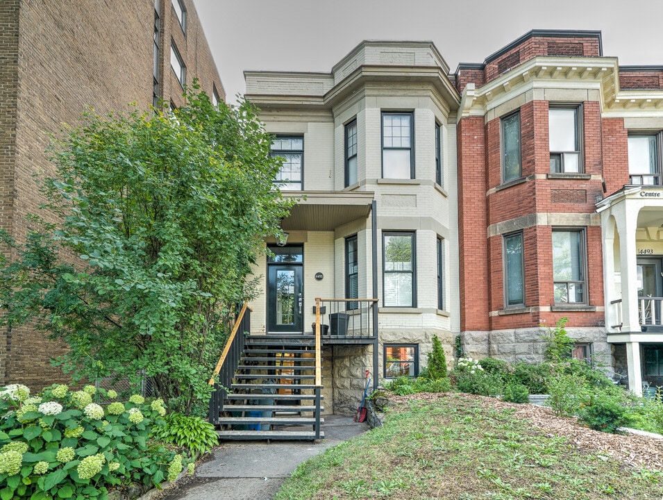 4495 Sherbrooke Rue O in Westmount, QC - Building Photo