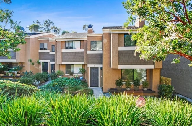 6 Moonrise Ct in Newport Beach, CA - Building Photo - Building Photo