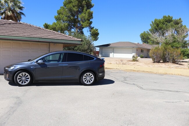 19275 Symeron Rd in Apple Valley, CA - Building Photo - Building Photo