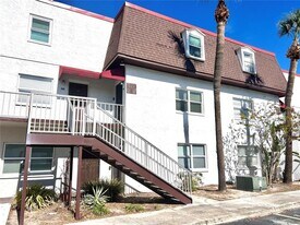 9105 Tudor Dr in Tampa, FL - Building Photo