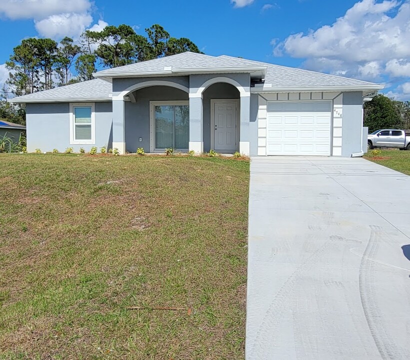 4746 Golfview Blvd in Lehigh Acres, FL - Building Photo