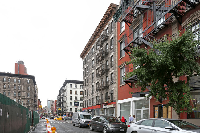 195-199 Mulberry St in New York, NY - Foto de edificio - Building Photo