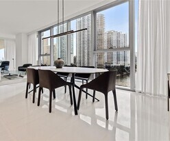 300 S Biscayne Blvd, Unit 804 in Miami, FL - Building Photo
