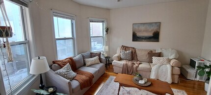 143 Hillside St, Unit 2 in Boston, MA - Building Photo - Building Photo