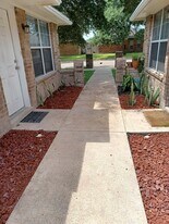 1916 Aruba Dr, Unit Apt C in Edinburg, TX - Building Photo