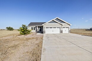 1086 N Purcell Blvd in Pueblo West, CO - Building Photo