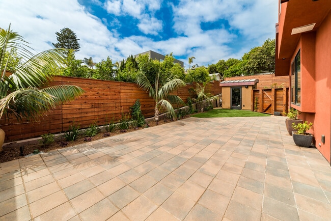 157 W Leucadia Blvd in Encinitas, CA - Building Photo - Building Photo
