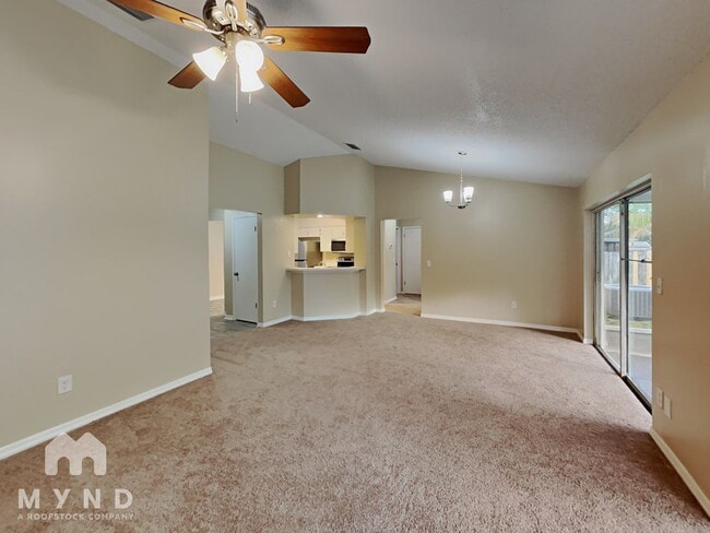 8150 Tom Sawyer Dr in Tampa, FL - Building Photo - Building Photo
