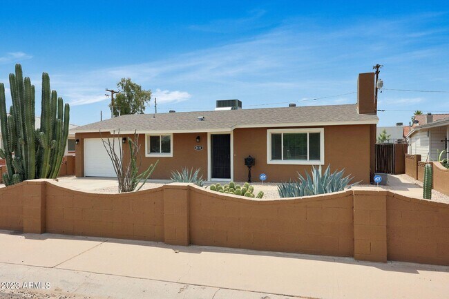2411 W Cheery Lynn Rd in Phoenix, AZ - Building Photo - Building Photo