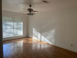 38 Tall Sky Pl in The Woodlands, TX - Building Photo - Building Photo