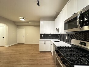 661 W Wrightwood Ave in Chicago, IL - Building Photo - Building Photo