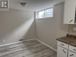 263 Hullmar Dr in Toronto, ON - Building Photo - Building Photo