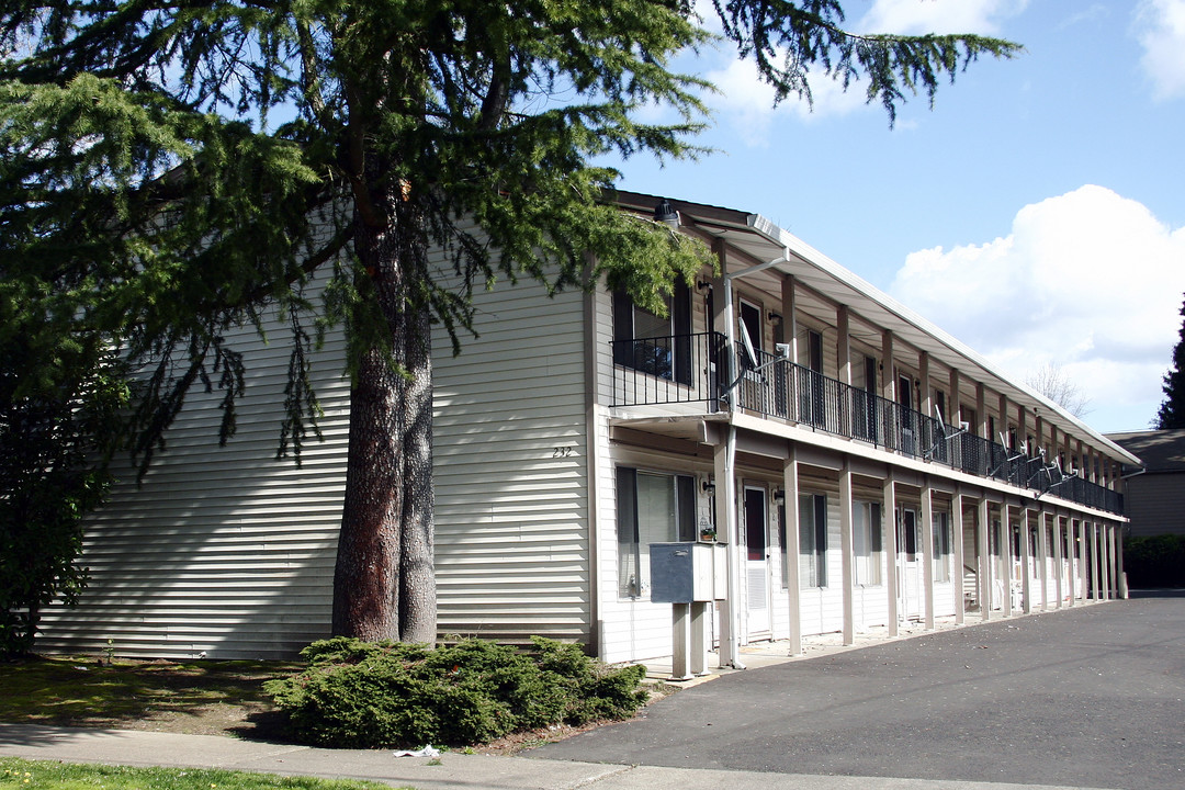 232 NE Third Ave in Hillsboro, OR - Building Photo