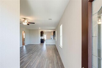 520 Republic Dr in Liberty Hill, TX - Foto de edificio - Building Photo