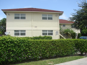 380 SE 19th Ave in Deerfield Beach, FL - Building Photo - Building Photo