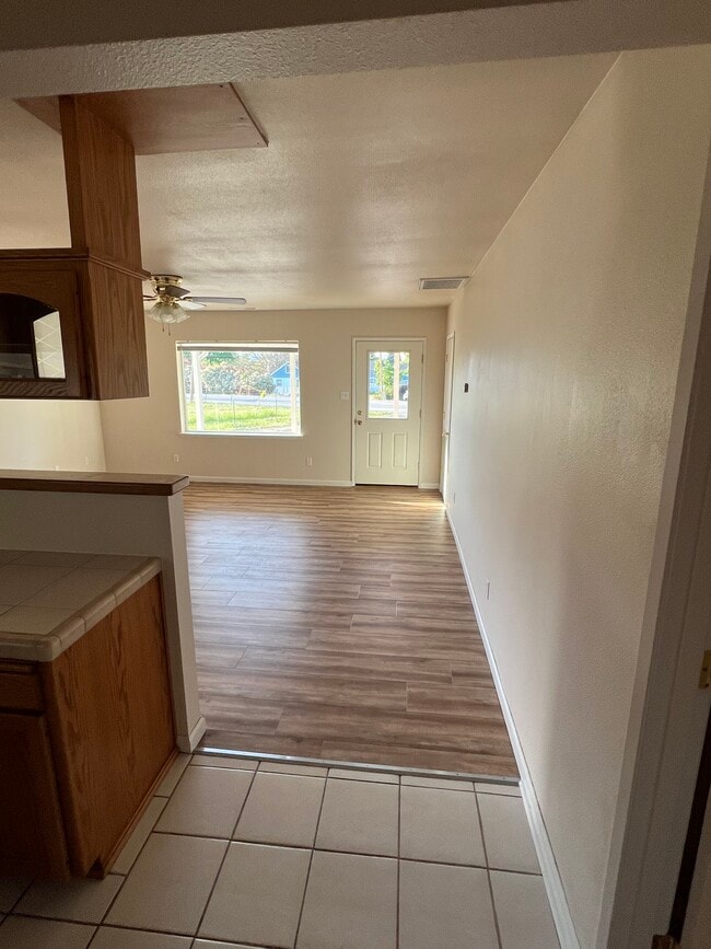 1045 S Stage Rd, Unit South Stage in Medford, OR - Building Photo - Building Photo