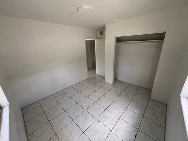 1413 NW 8th Ave in Florida City, FL - Building Photo - Building Photo