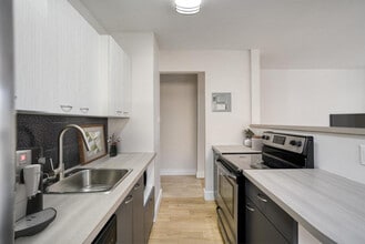 Hargrave Place in Winnipeg, MB - Building Photo - Building Photo