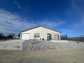 11303 Quartz Hill Rd in Redding, CA - Building Photo - Building Photo