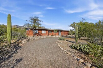 2235 E Camino el Ganado in Tucson, AZ - Building Photo - Building Photo