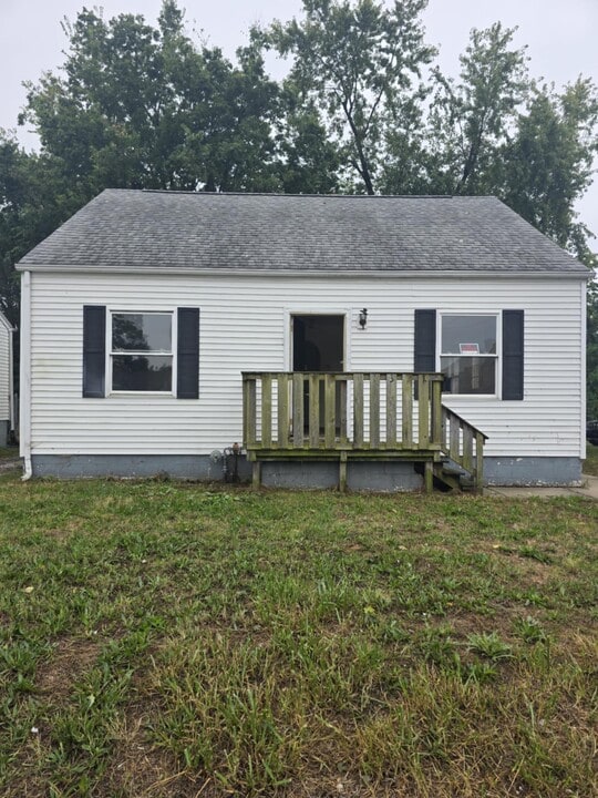 1311 E Garfield Ave in Decatur, IL - Building Photo