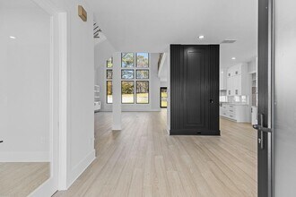 555 Versailles Dr in Auburn, GA - Building Photo - Building Photo