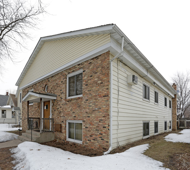 869 Sherburne Ave in St. Paul, MN - Building Photo - Building Photo