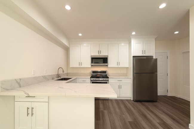 5244 Whitsett Ave in Los Angeles, CA - Foto de edificio - Building Photo