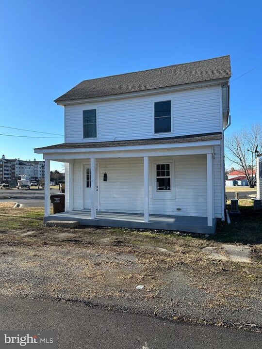 221 Hayward St in Cambridge, MD - Building Photo