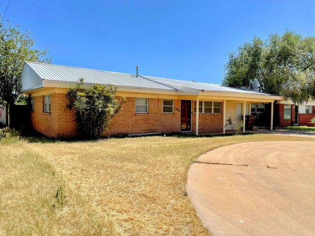 1906 Morrison Dr in Big Spring, TX - Building Photo - Building Photo