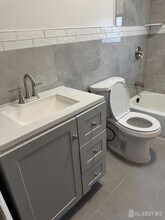 18 Eulner St in Sayreville, NJ - Building Photo - Building Photo